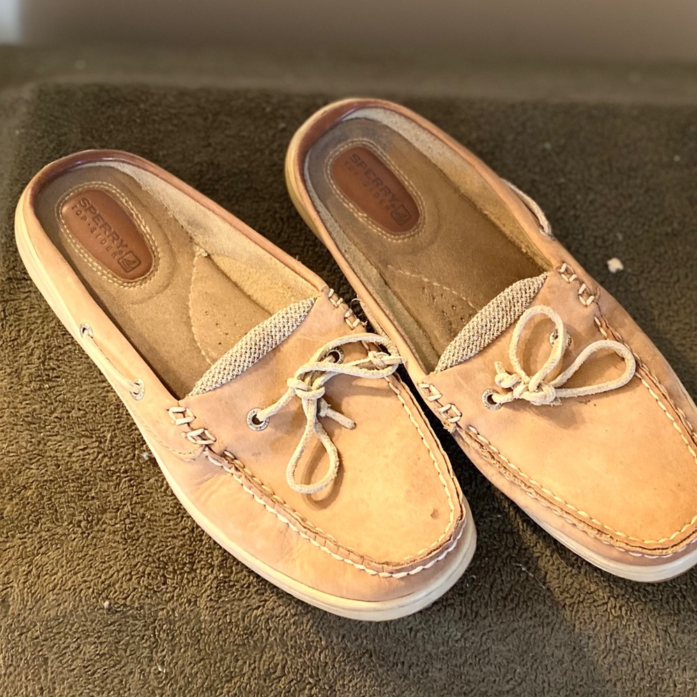 Slip on Sperry Boat shoes